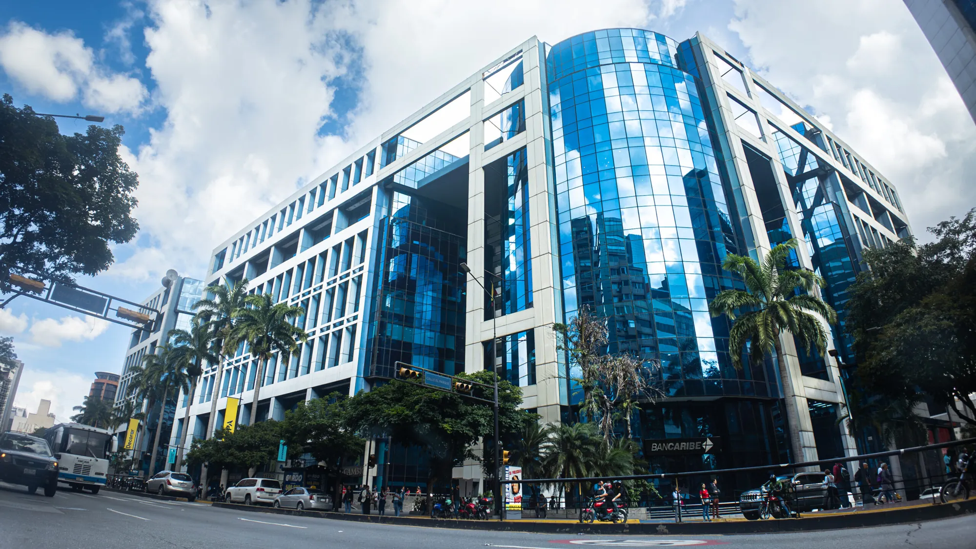 El edificio Centro Lido visto desde la avenida Francisco de Miranda